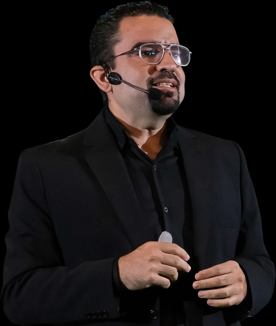 Richard Bocaranda hablando en un escenario